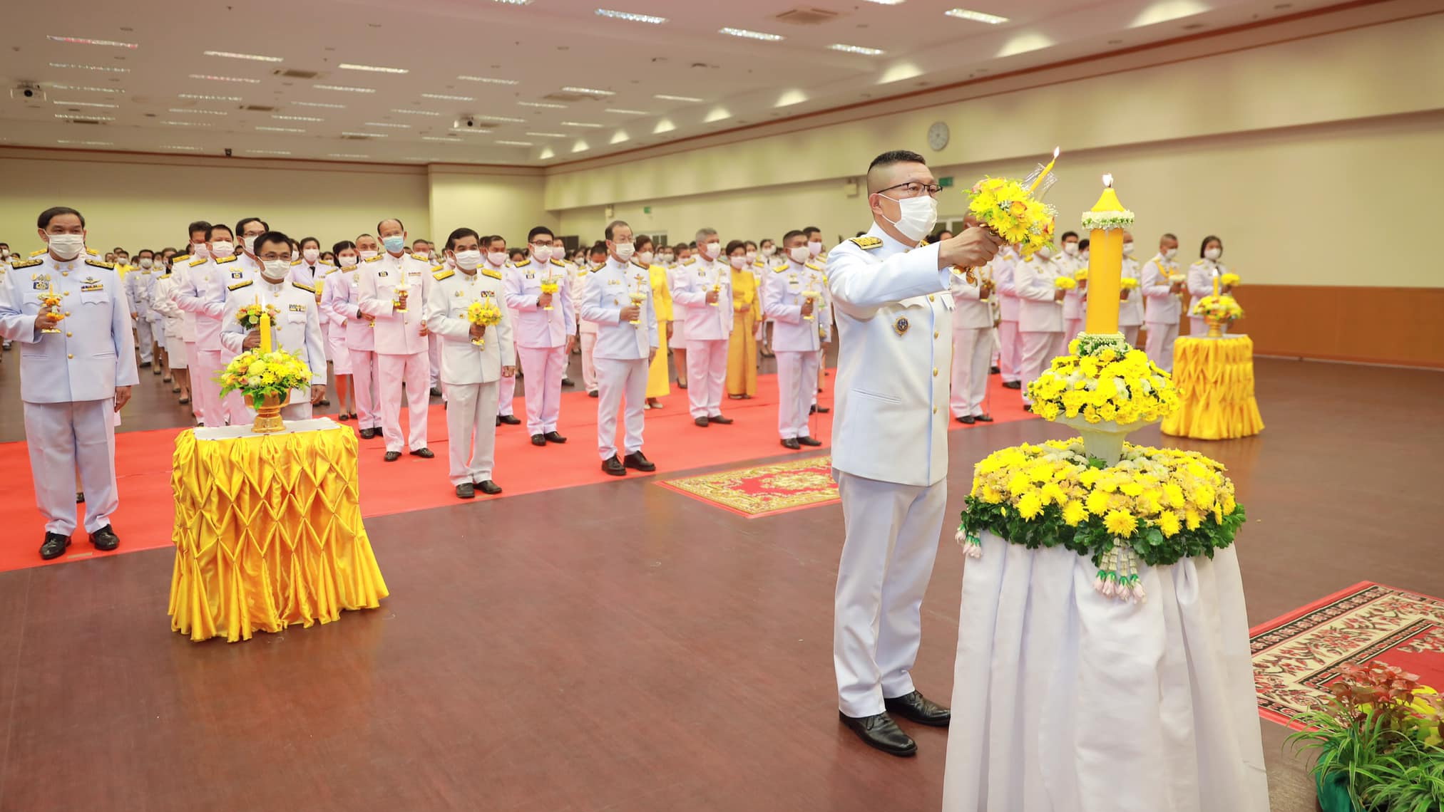 จ.ขอนแก่น ประกอบพิธีจุดเทียน แสดงความจงรักภักดี น้อมรำลึกในพระมหากรุณาธิคุณ เนื่องในวันคล้ายวันสวรรคต ในหลวงรัชกาลที่ 9