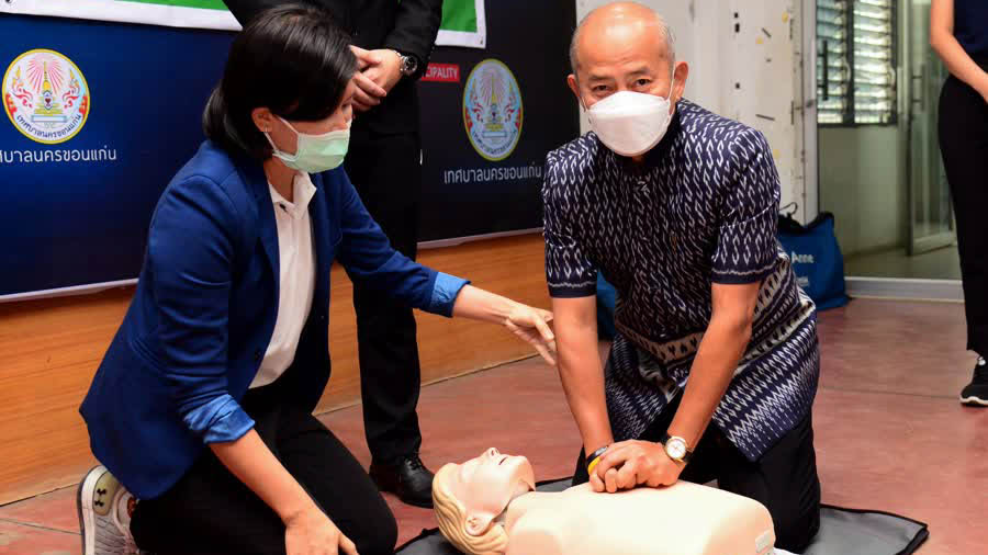 เทศบาลนครขอนแก่น ร่วมกับ ศูนย์หัวใจสิริกิติ์ อบรมกู้ชีพฉุกเฉิน CPR ใช้เครื่องมือ AED กระตุ้นหัวใจ