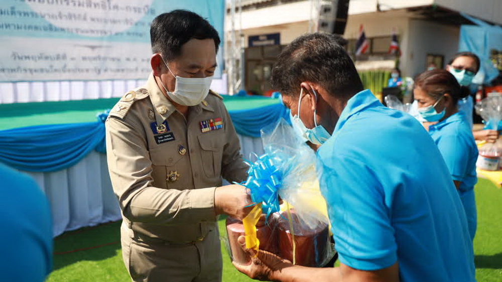 เกษตรกรในพื้นที่ ตำบลสาวะถี อำเภอเมืองขอนแก่น รับมอบกรรมสิทธิ์โค-กระบือ จำนวน 192 ตัว จากโครงการธนาคารโค-กระบือ เพื่อเกษตรกร